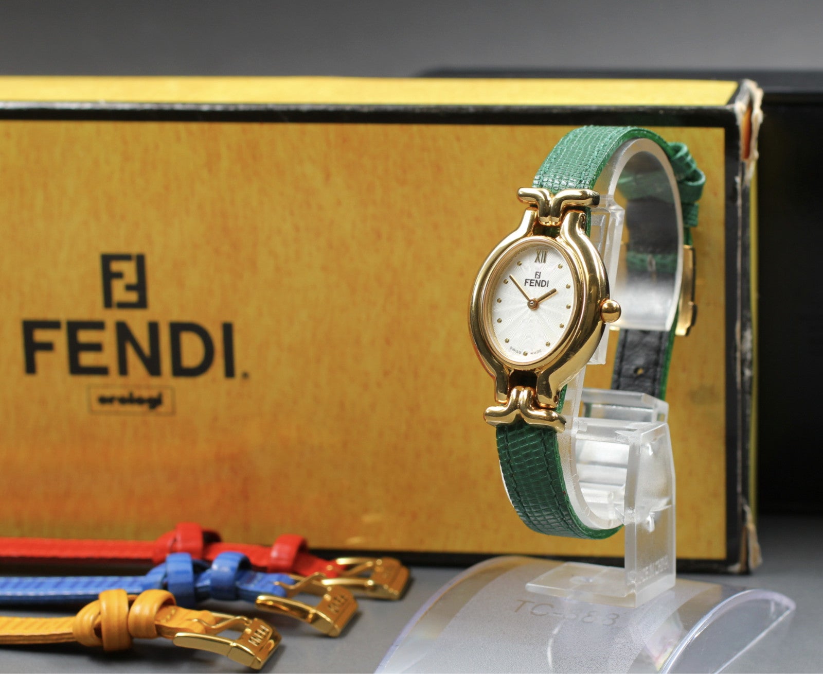 Fendi 640L Wristwatch - Gold, Stainless Steel- מגיע עם כל הרצועות!