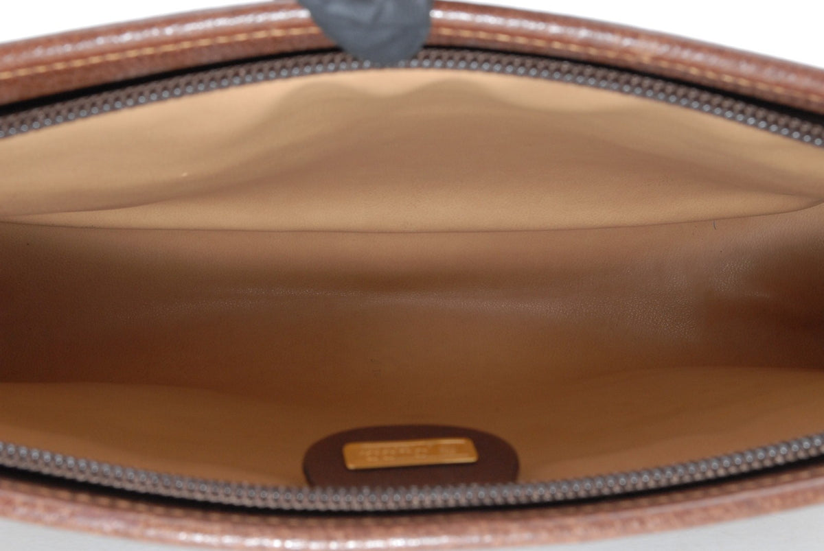 Gucci GG Supreme Clutch Hand Bag - Beige Brown, PVC Leather