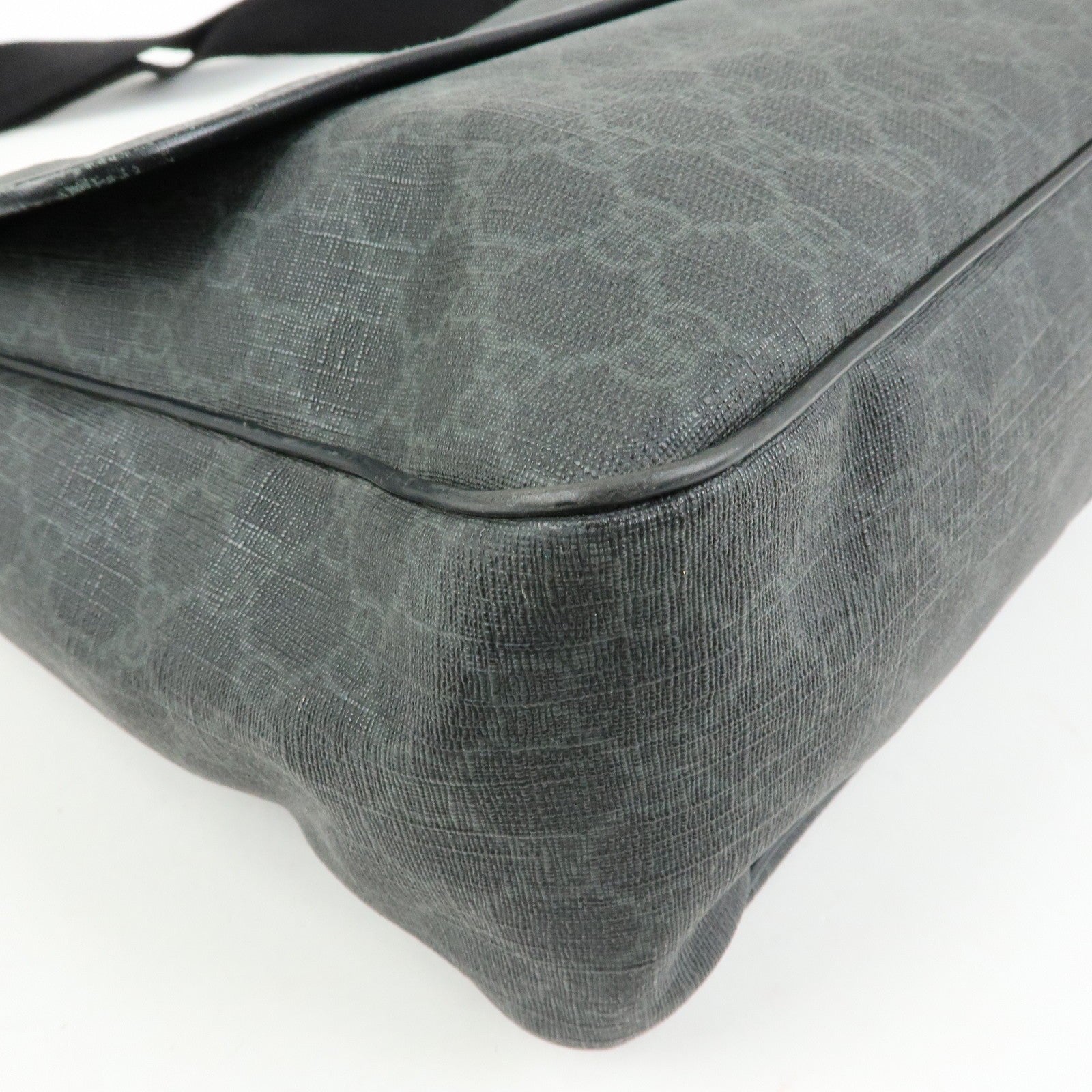 GUCCI GG Supreme Leather Shoulder Bag Crossbody Bag Black