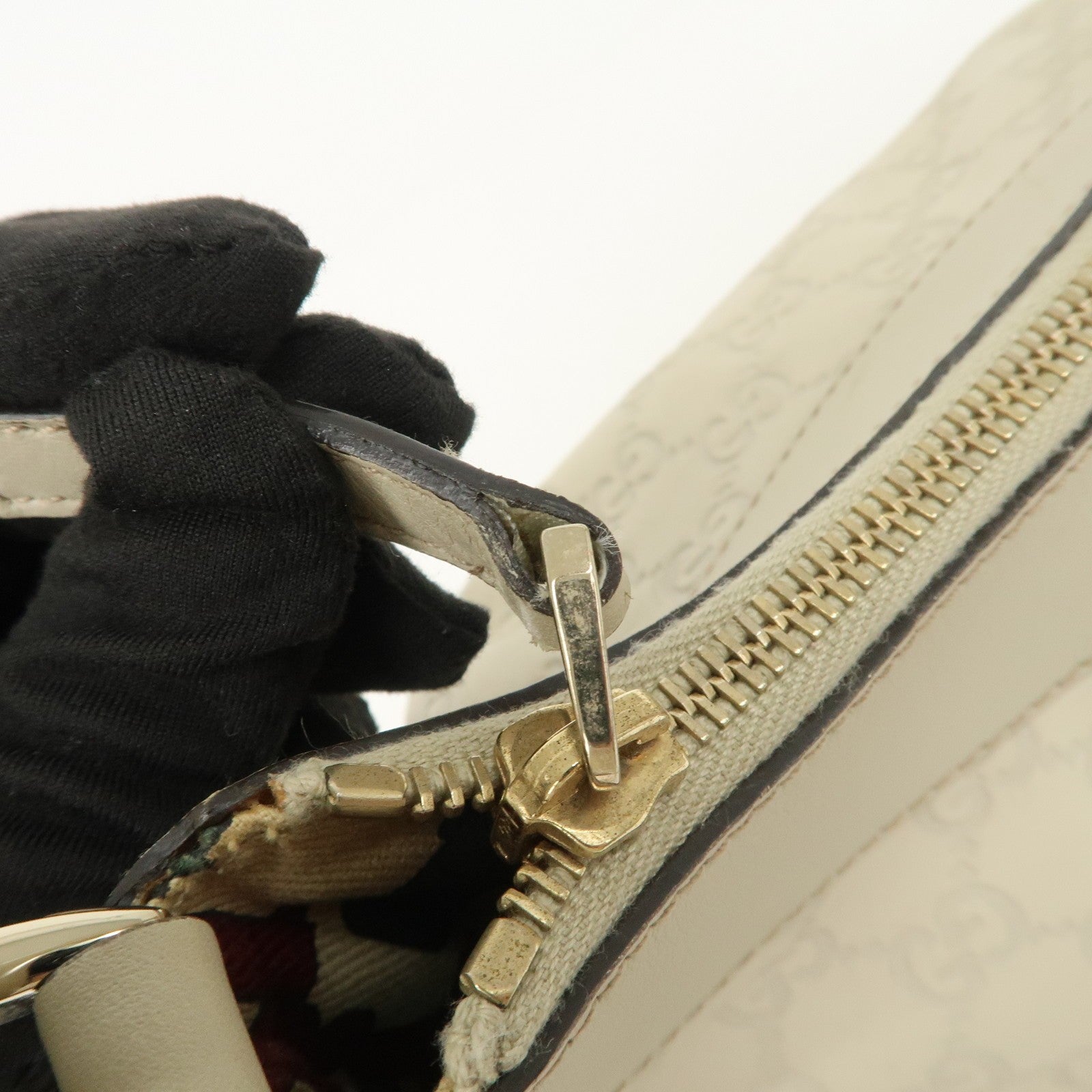 Gucci Shoulder Bag - Ivory, Leather