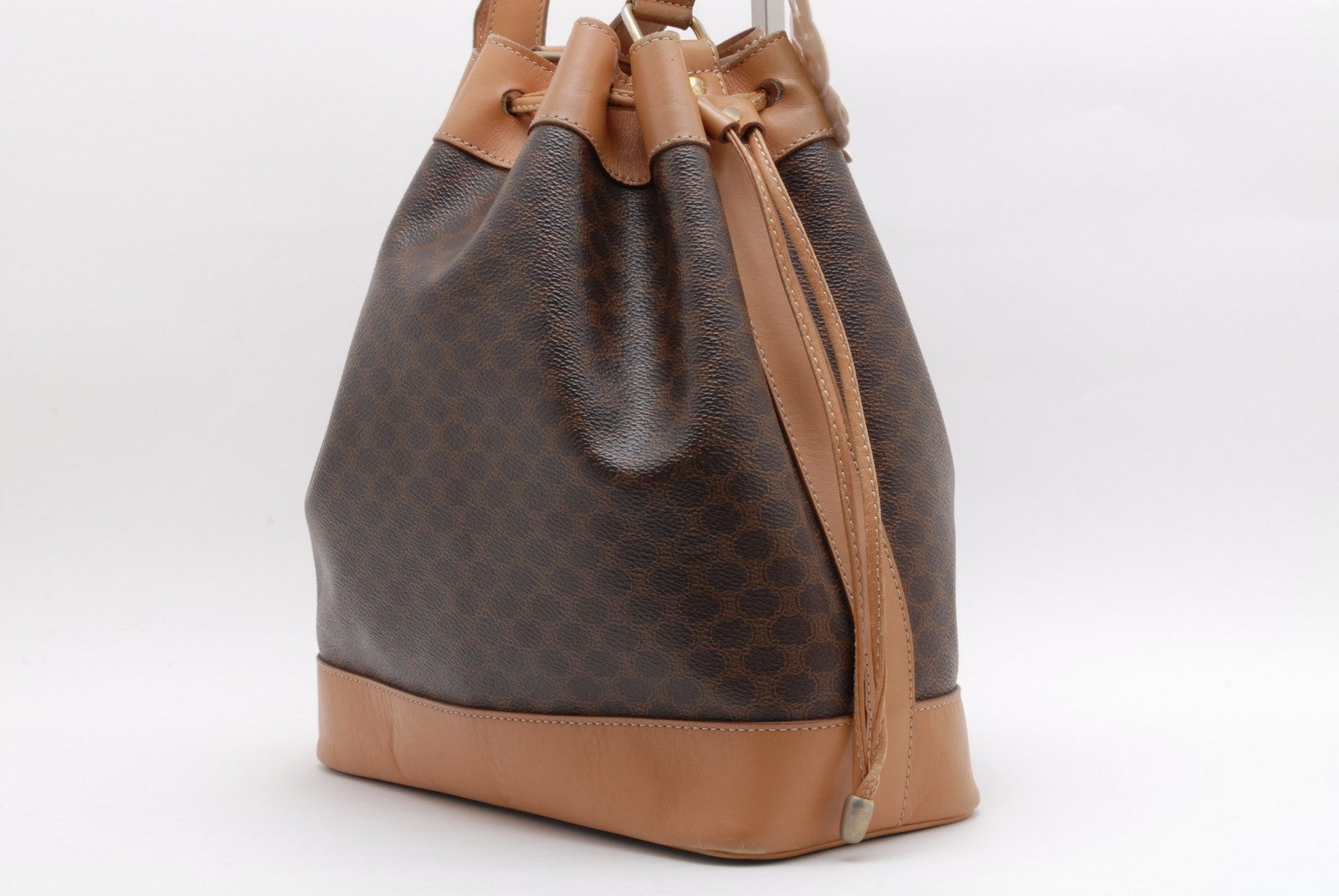 Celine Macadam Drawstring Bucket Shoulder Bag - Brown, PVC Leather מגיע עם הארנק!