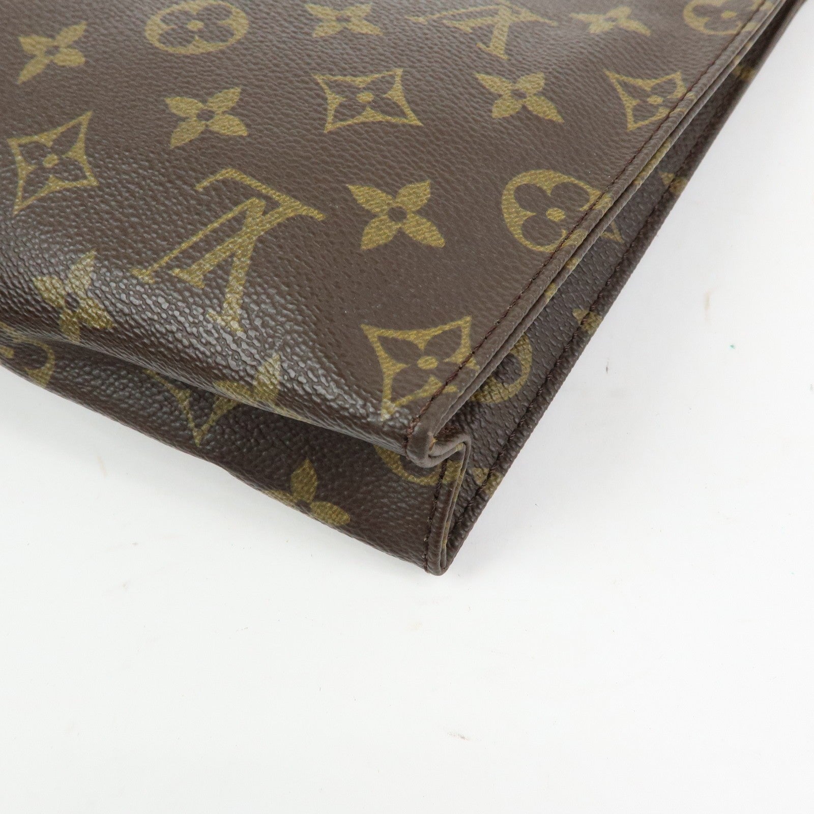 Louis Vuitton Cosmetics Clutch 26