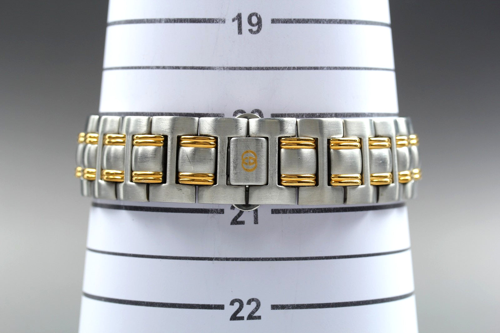 Gucci 9040M Watch - Ivory, Stainless Steel