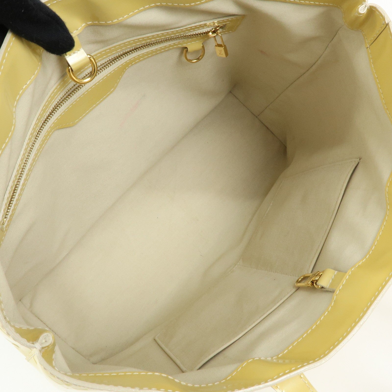 Louis Vuitton Tote Bag - Blanc Corail, Vernis Leather