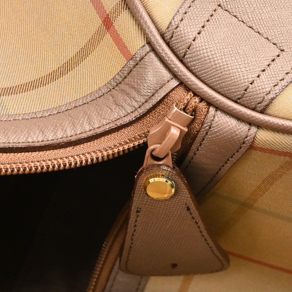 Burberrys Duffle Handbag - Beige, Canvas