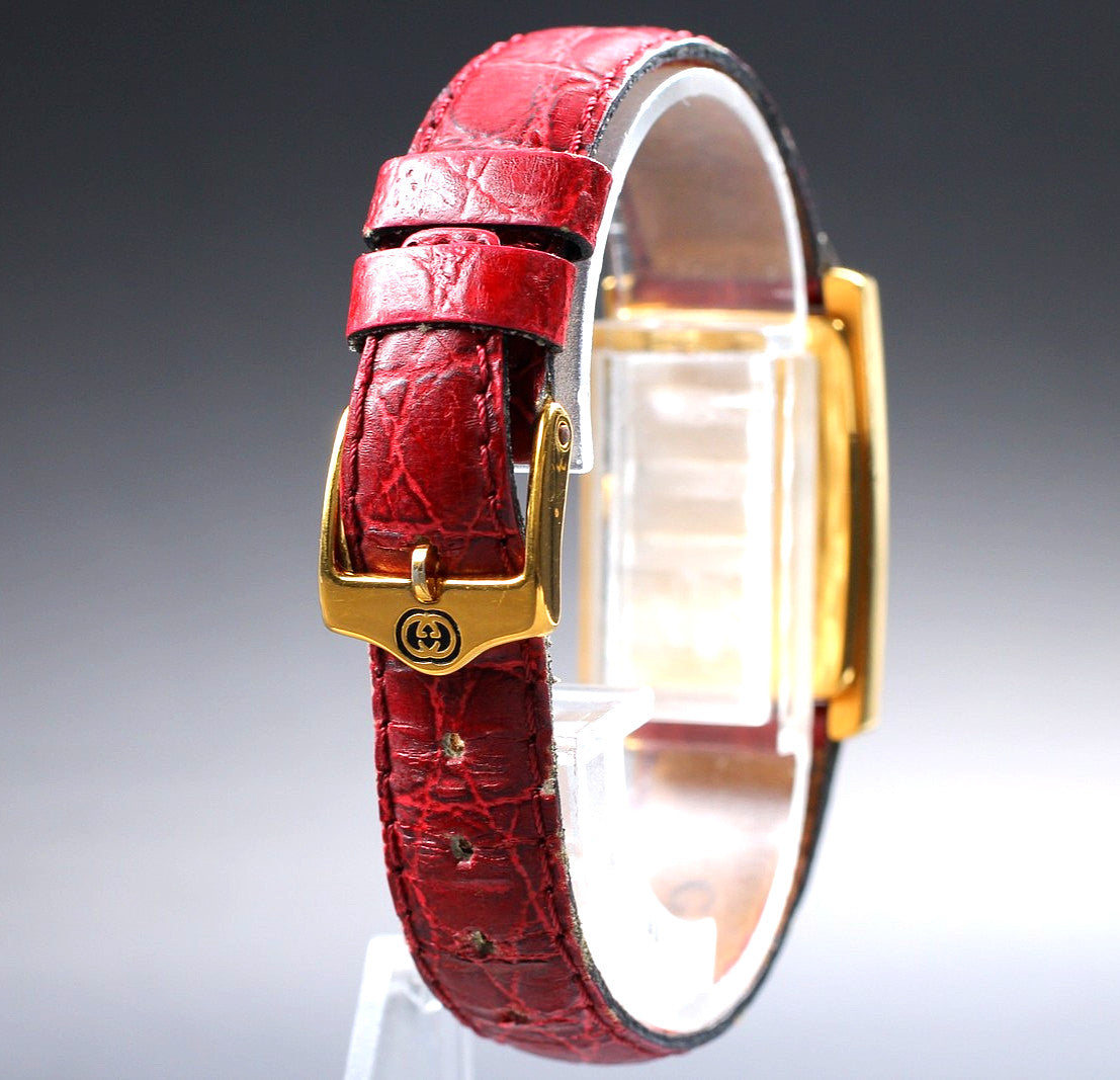 Gucci 2600L Wristwatch - Red, Leather