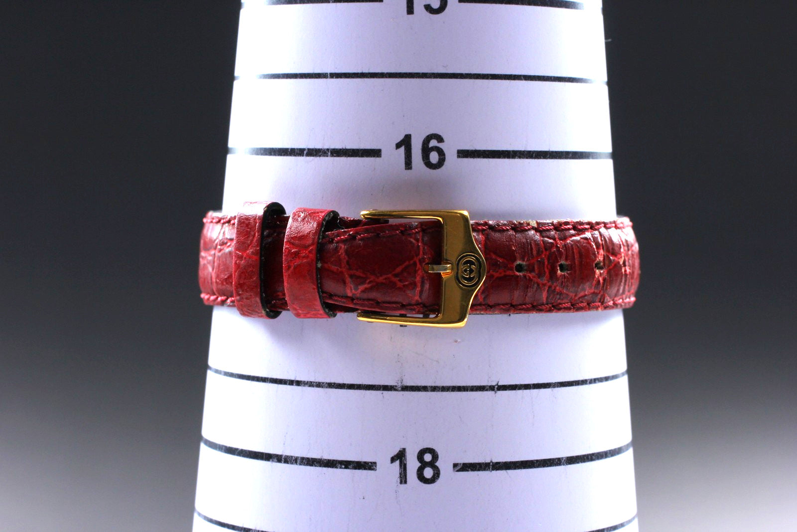 Gucci 2600L Wristwatch - Red, Leather