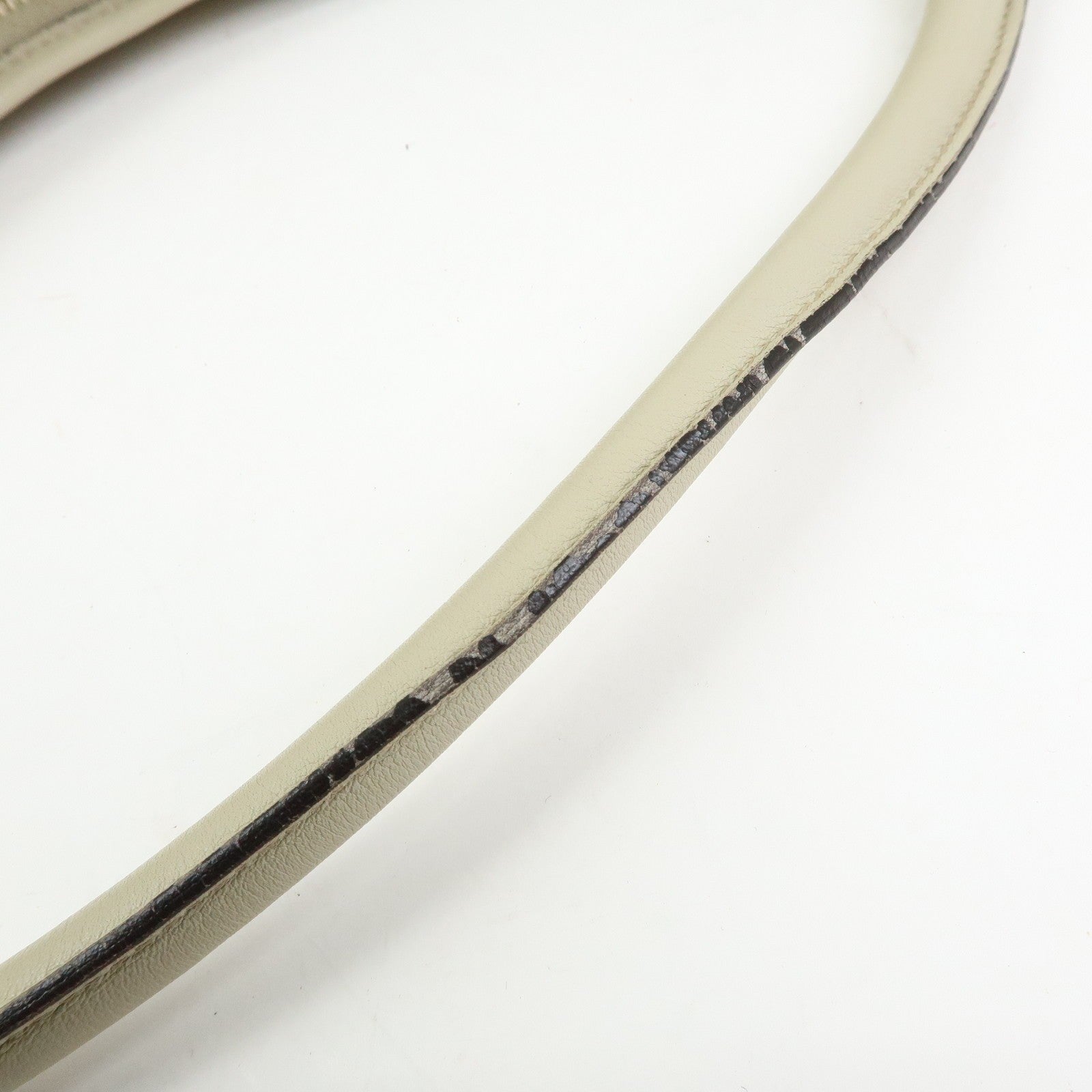 Gucci Abbey Guccissima Shoulder Bag - White, Leather