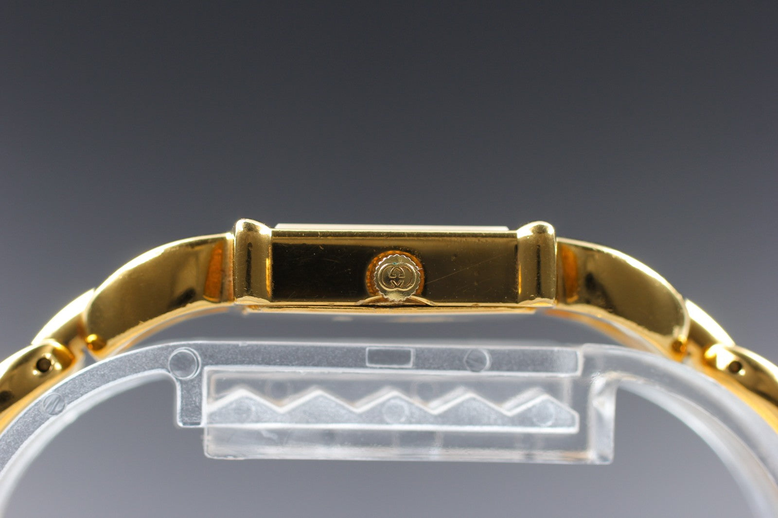 Gucci 1800L.2 Wristwatch - Gold, Stainless Steel, Leather