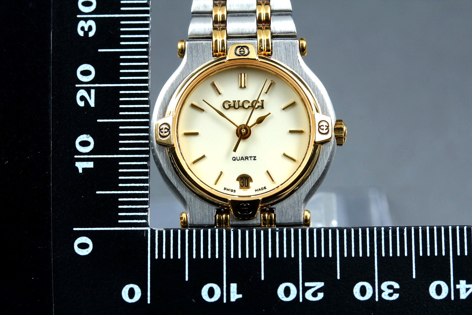 Gucci 9000L Wristwatch - White, Stainless Steel