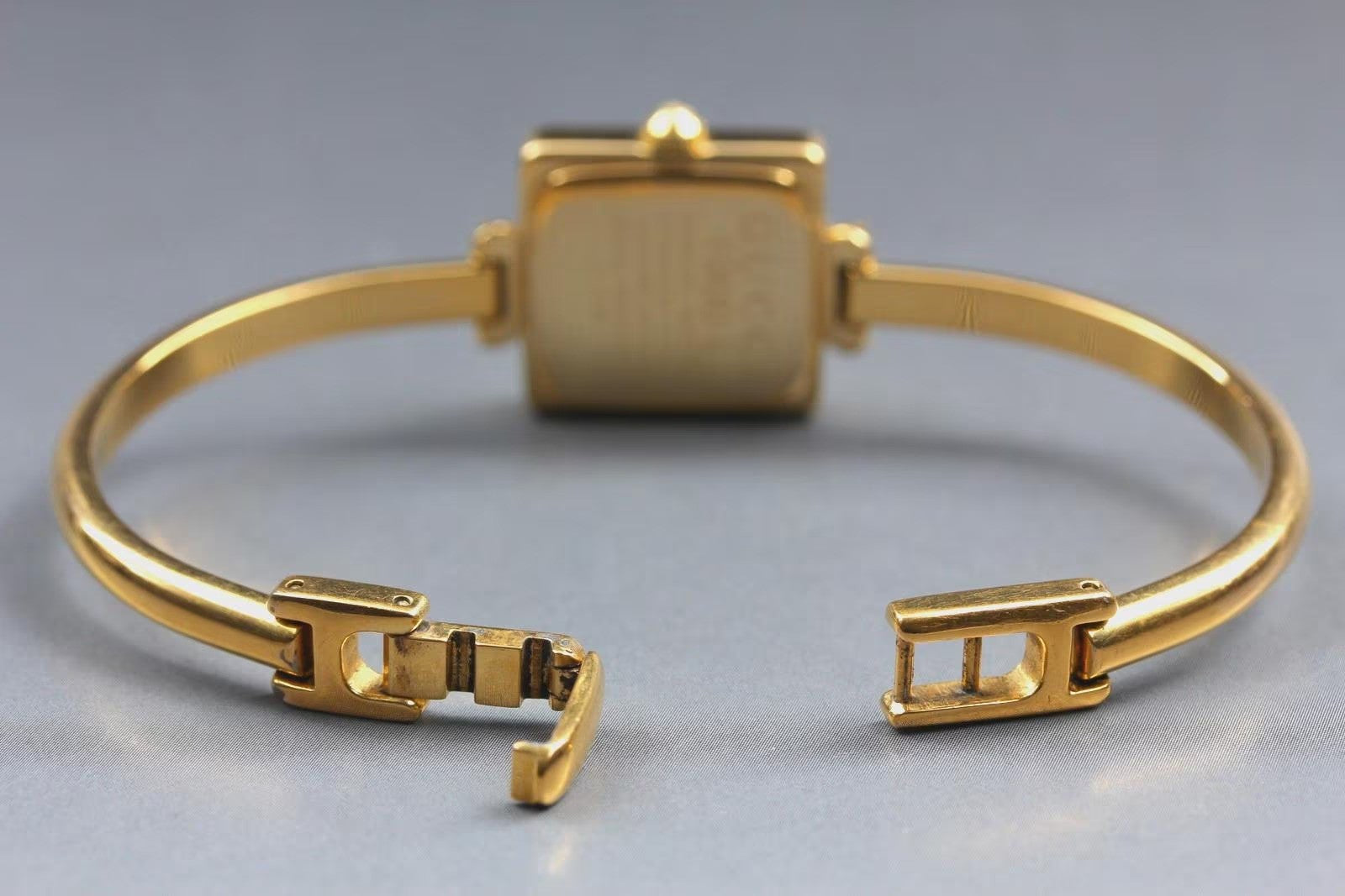 Gucci 1900L Wristwatch - Gold, Stainless Steel