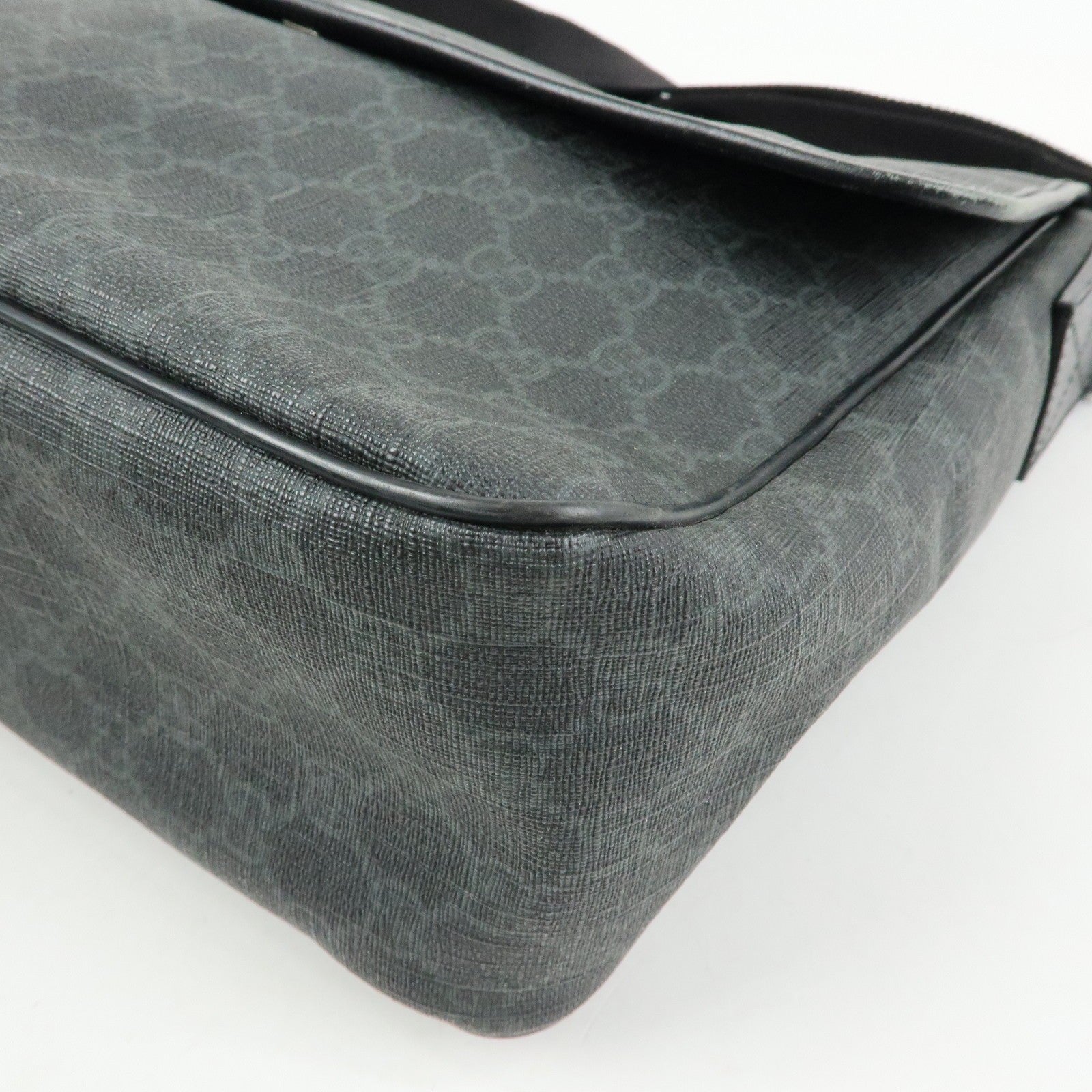 GUCCI GG Supreme Leather Shoulder Bag Crossbody Bag Black