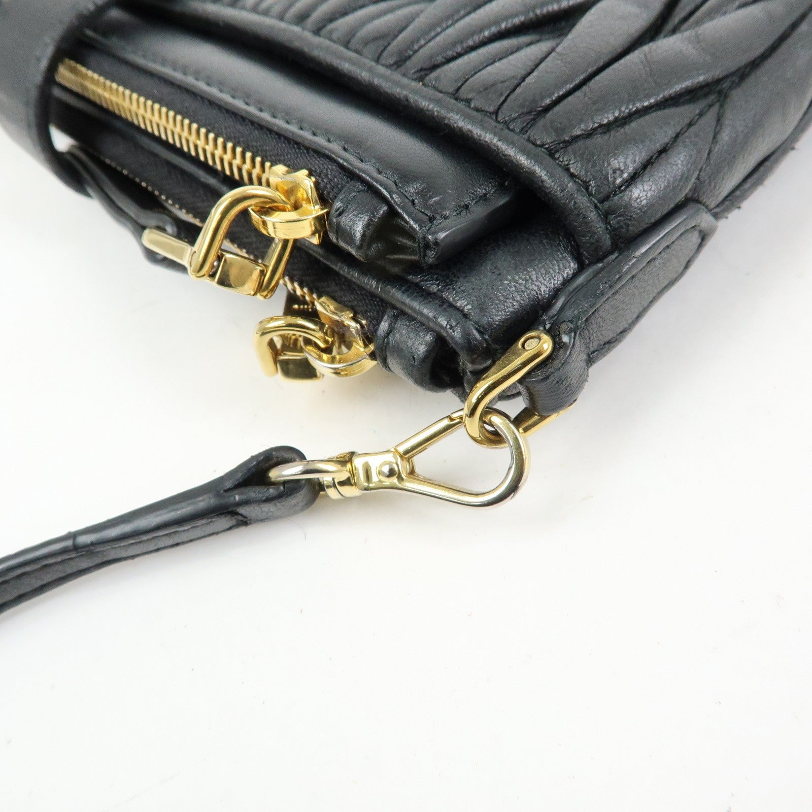 Miu Miu Matelasse Leather Gathered Shoulder Bag - Black, Leather שני חלקים!