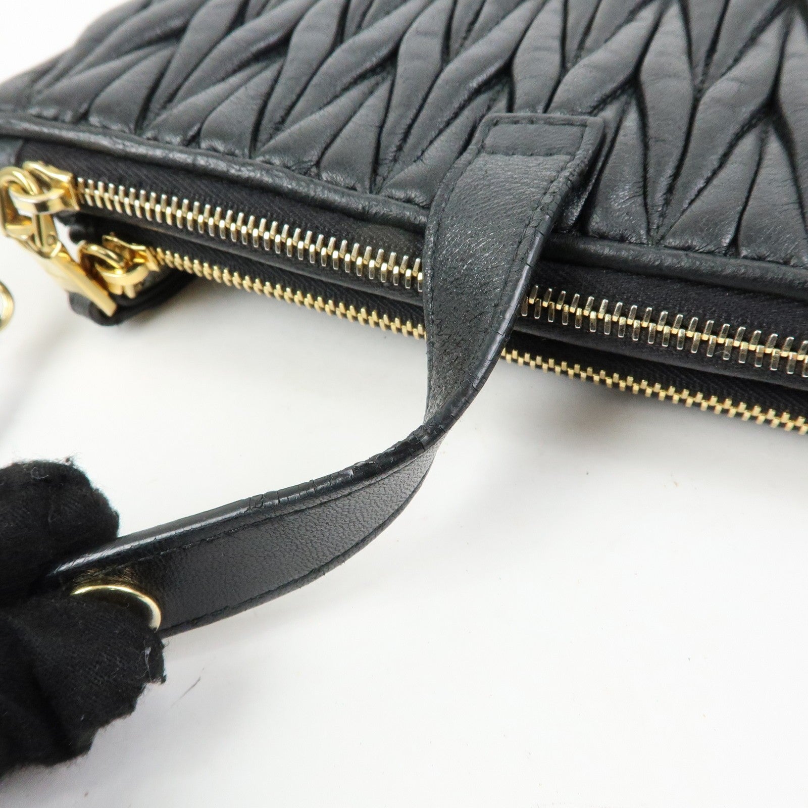 Miu Miu Matelasse Leather Gathered Shoulder Bag - Black, Leather שני חלקים!