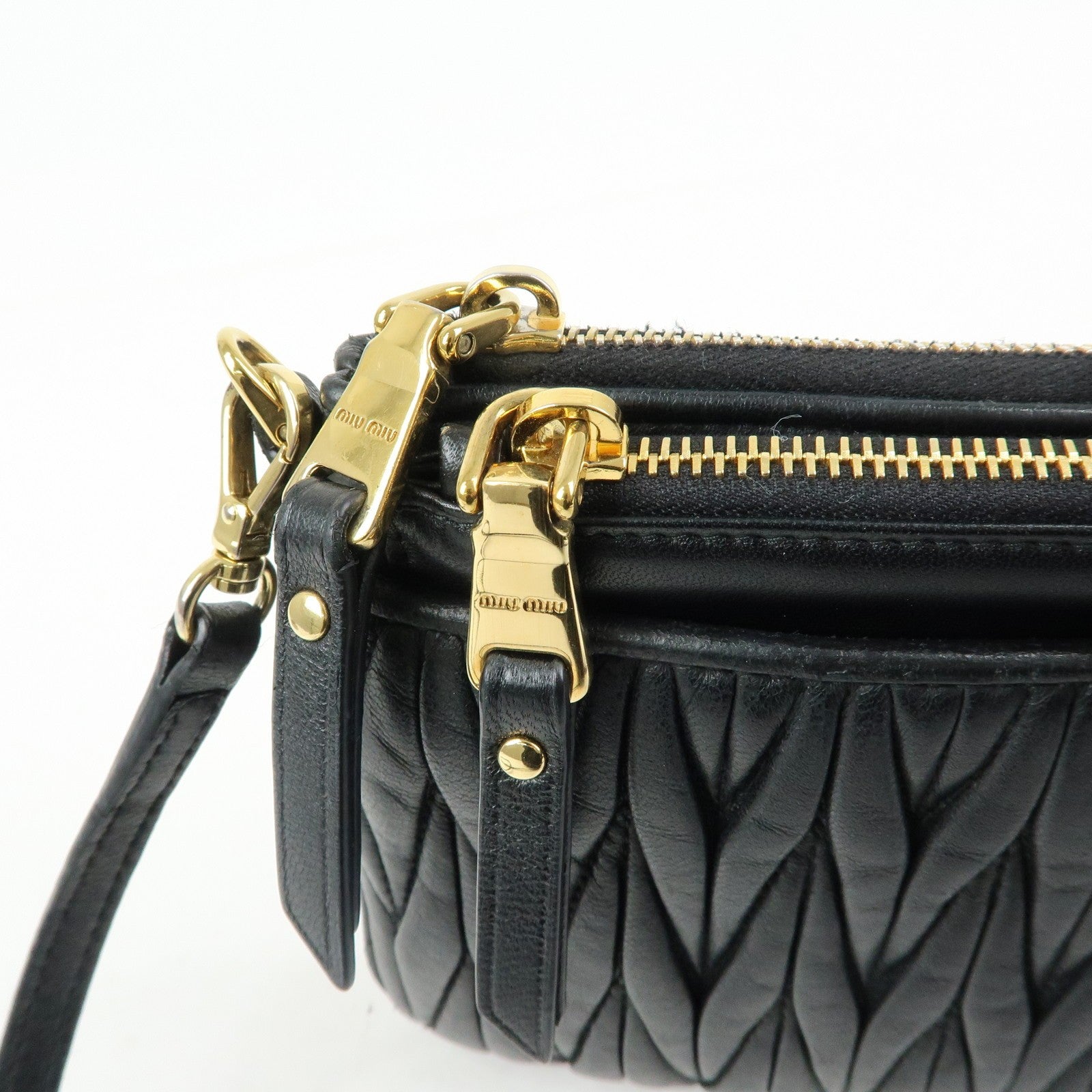 Miu Miu Matelasse Leather Gathered Shoulder Bag - Black, Leather שני חלקים!