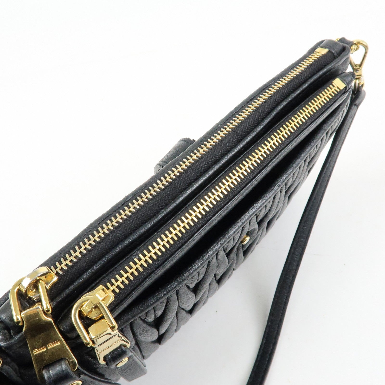 Miu Miu Matelasse Leather Gathered Shoulder Bag - Black, Leather שני חלקים!