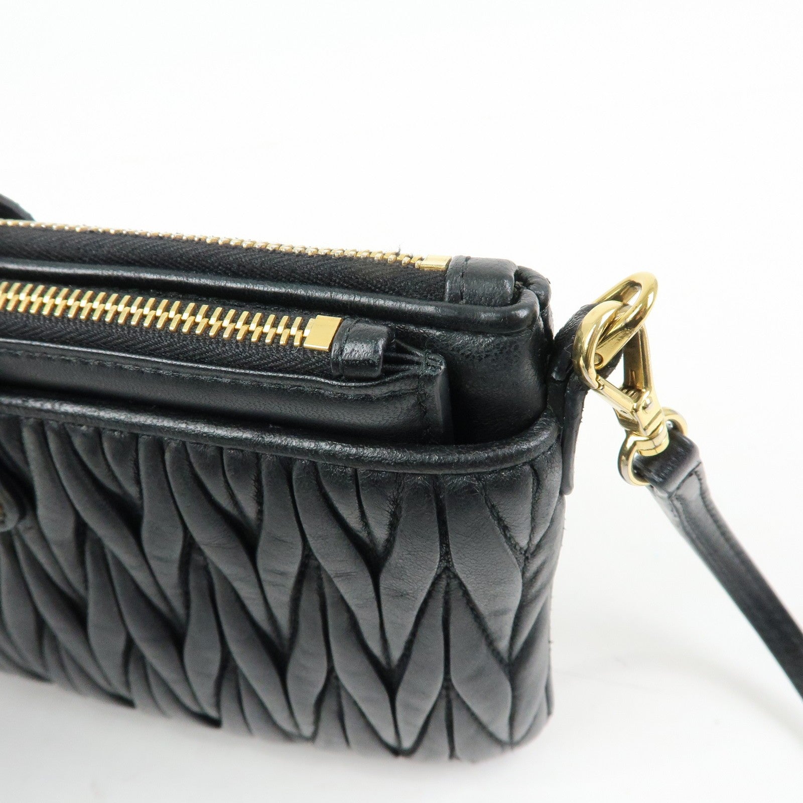 Miu Miu Matelasse Leather Gathered Shoulder Bag - Black, Leather שני חלקים!