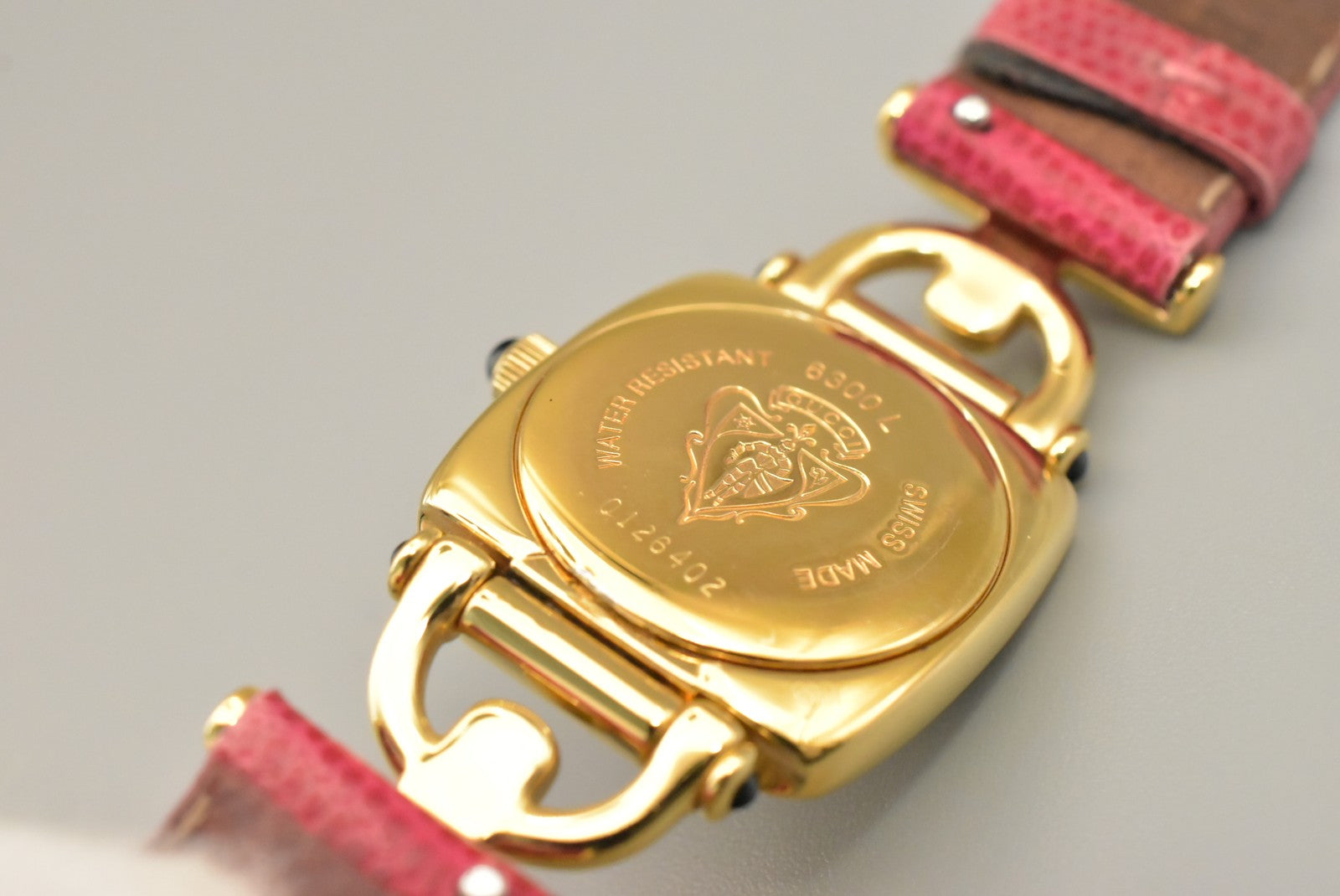 Gucci 6300L Wristwatch - White, Gold-Plated Base Metal
