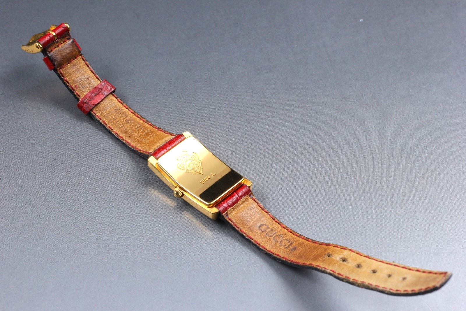 Gucci 2600L Wristwatch - Red, Leather