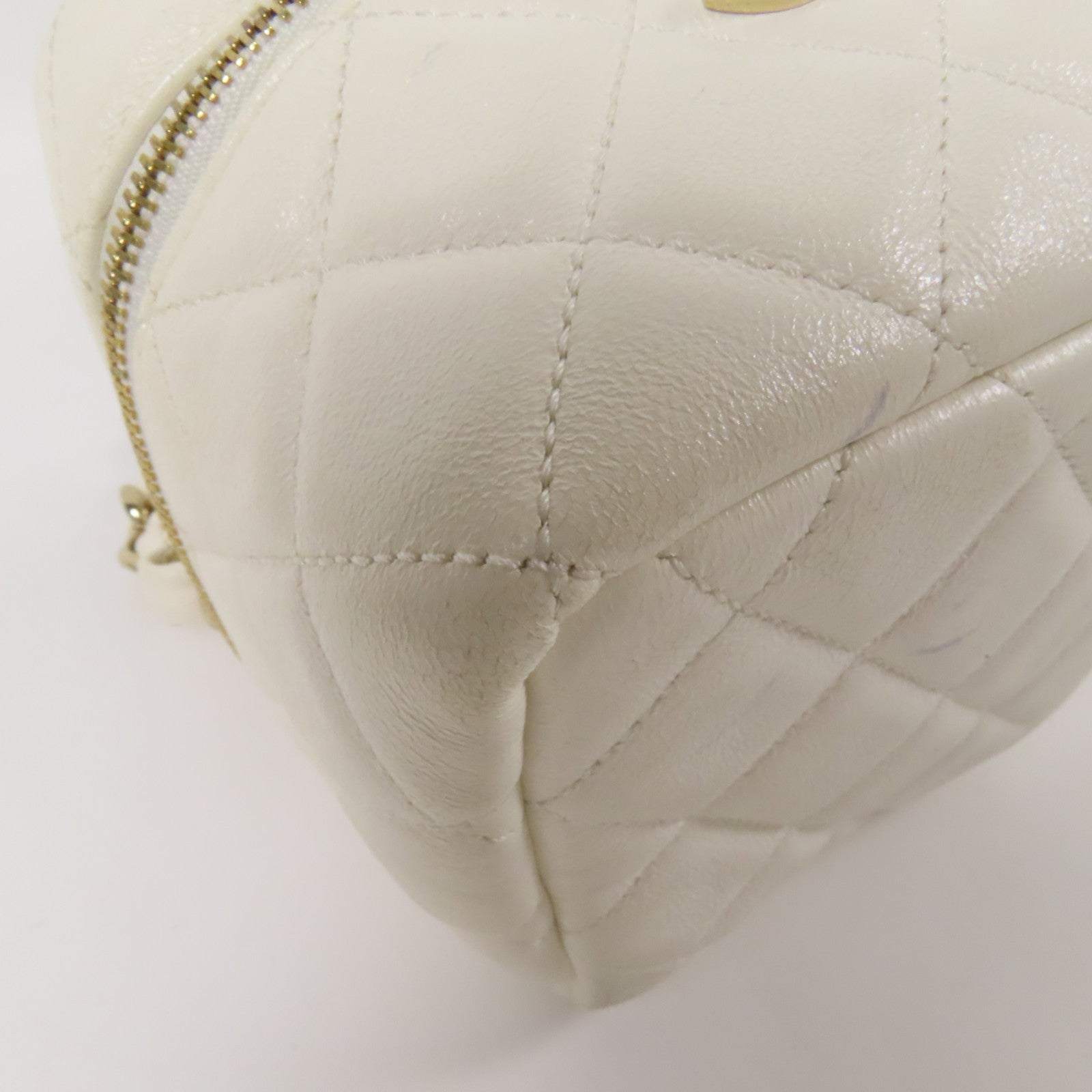 CHANEL Kinsaku Handbag - White, Cowhide Leather