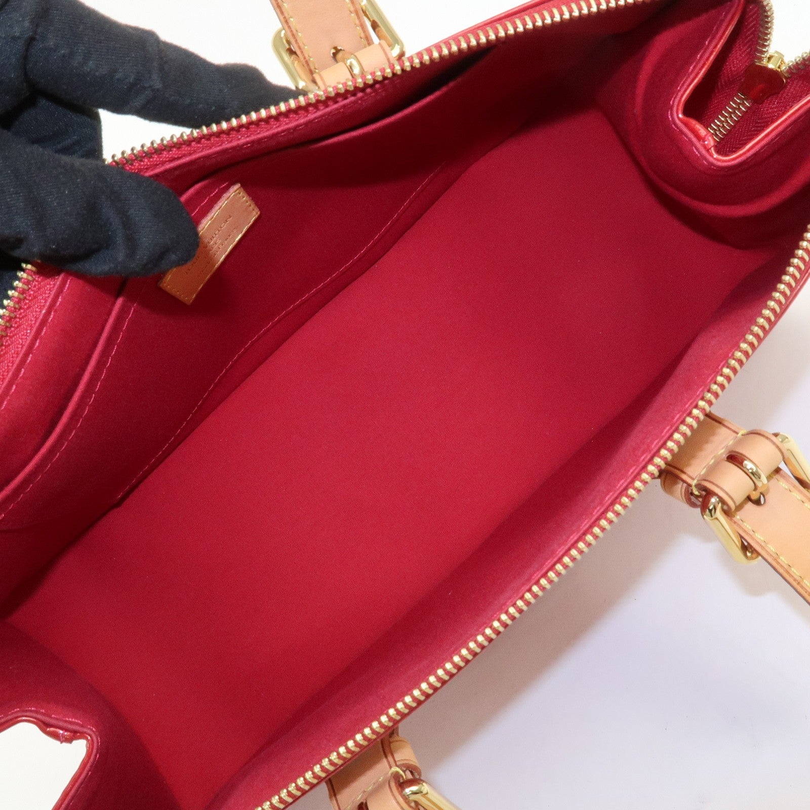Louis Vuitton Vernis Rosewood Avenue Handbag - Pomme D'Amour, Vernis Leather