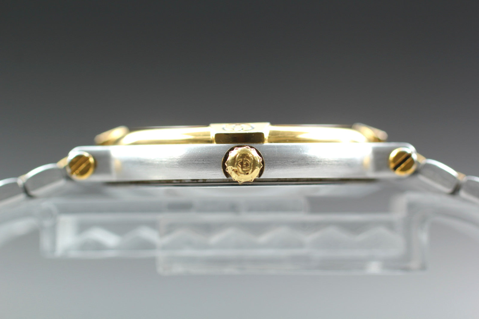 Gucci 9000M Wristwatch - Gold, Stainless Steel- קוטר 32 מ״מ