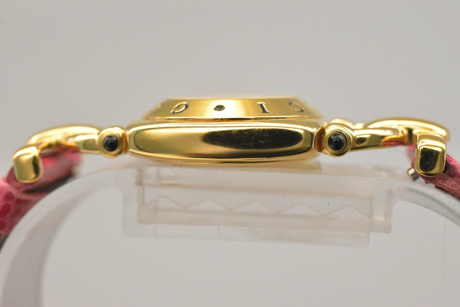 Gucci 6300L Wristwatch - White, Gold-Plated Base Metal