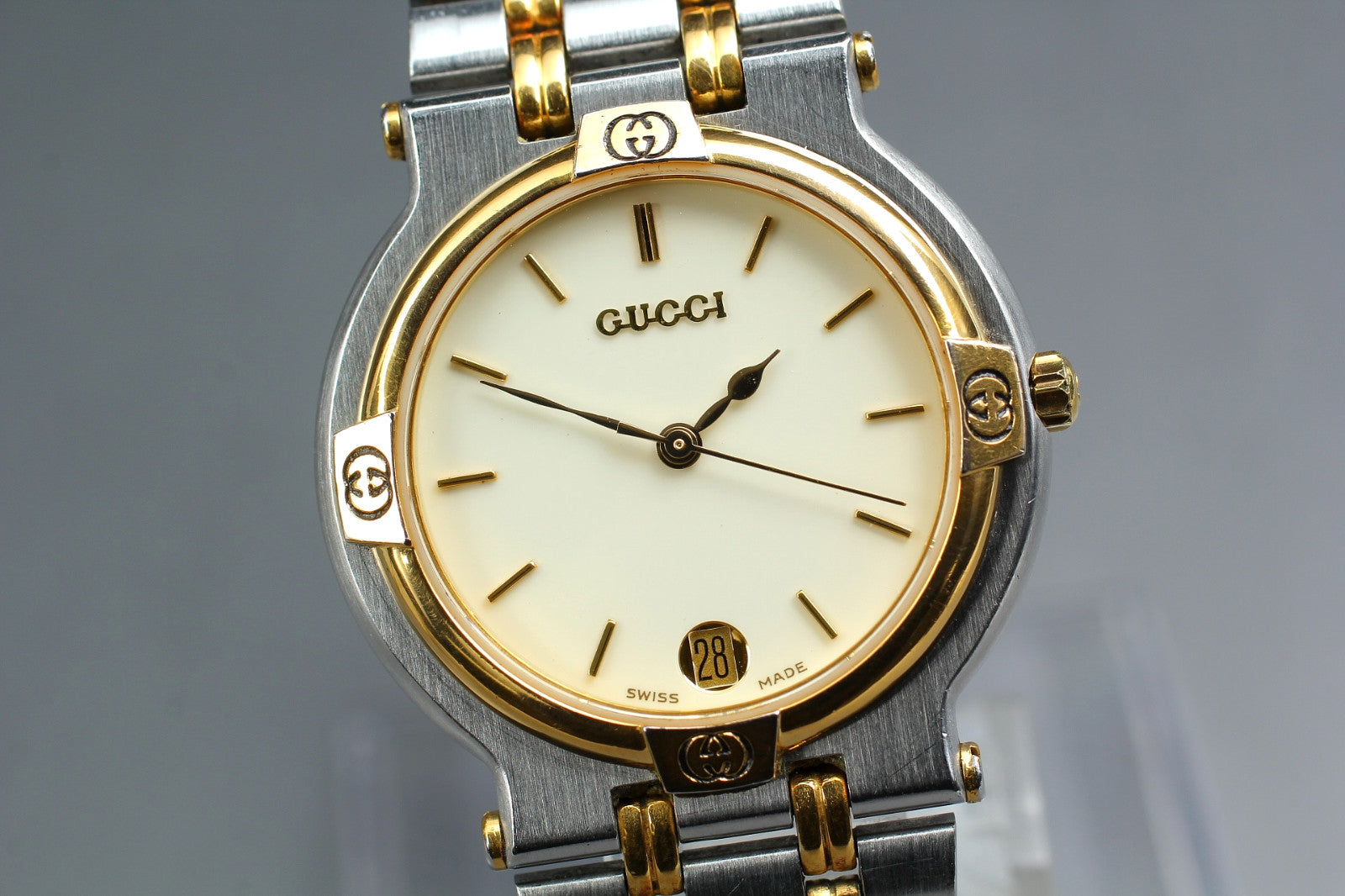 Gucci 9000M Wristwatch - Gold, Stainless Steel- קוטר 32 מ״מ