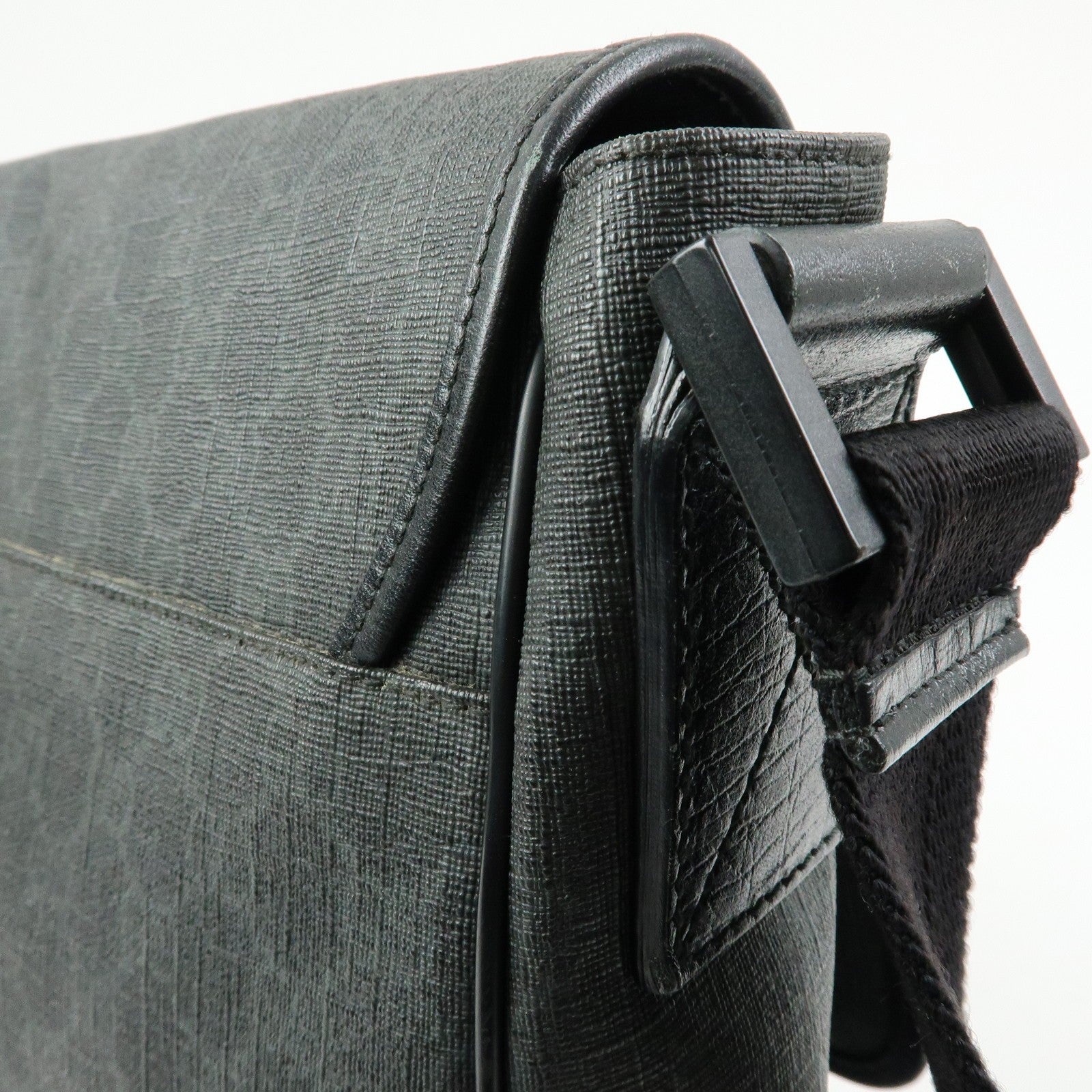 GUCCI GG Supreme Leather Shoulder Bag Crossbody Bag Black
