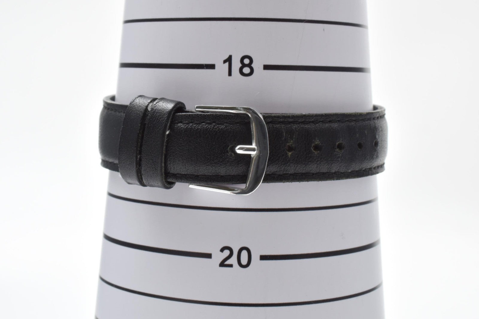 Gucci 8300 Watch - White, Stainless Steel 