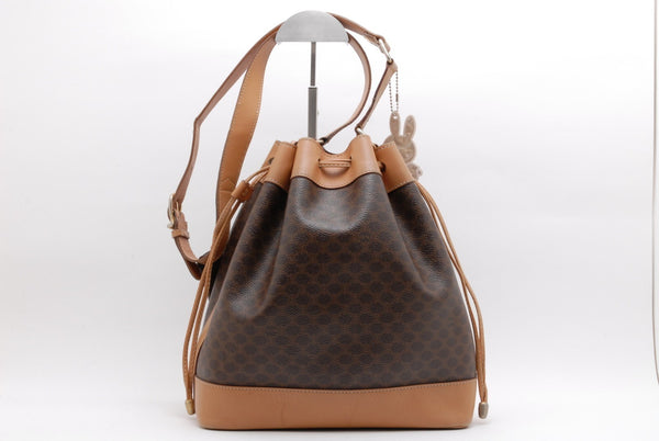 Celine Macadam Drawstring Bucket Shoulder Bag - Brown, PVC Leather מגיע עם הארנק!