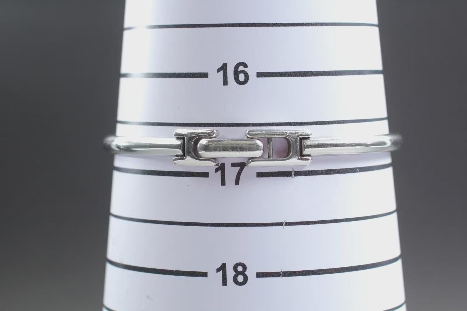 Gucci 1900L Wristwatch - Silver, Stainless Steel