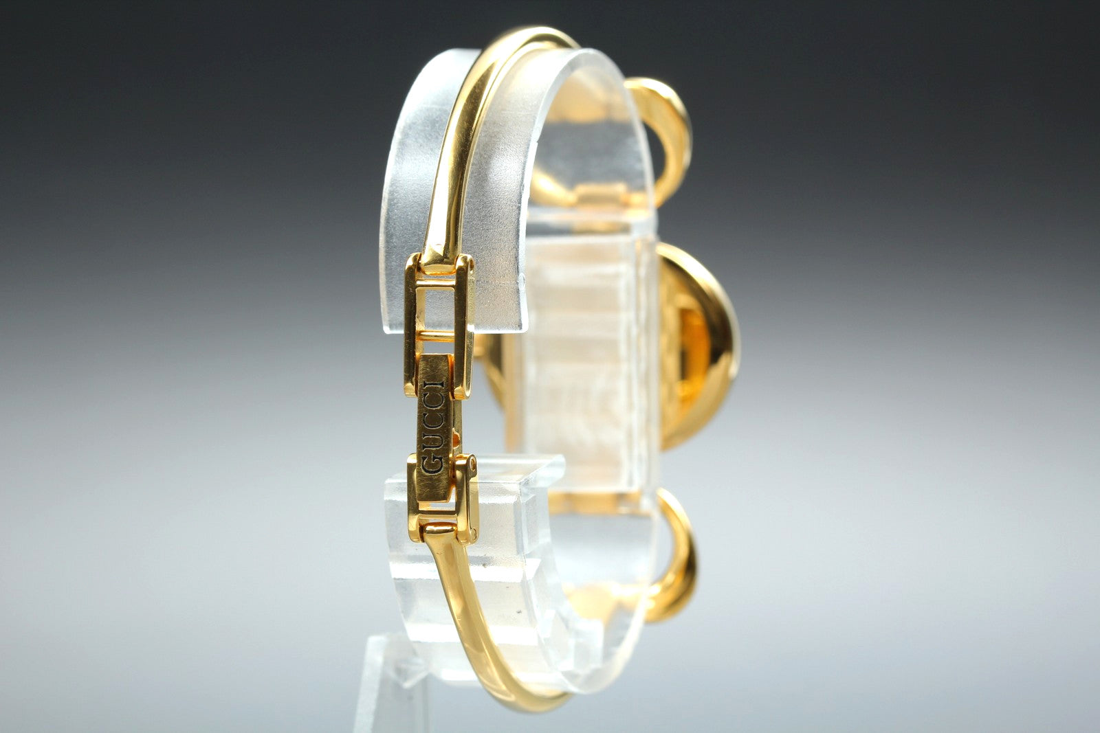 Gucci 1600 Wristwatch - White, Stainless Steel