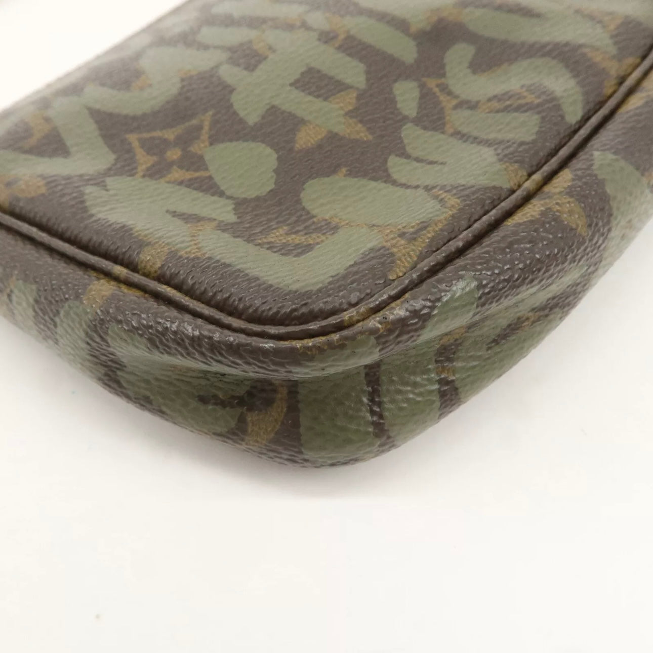 Louis Vuitton Graffiti Pochette Accessoires