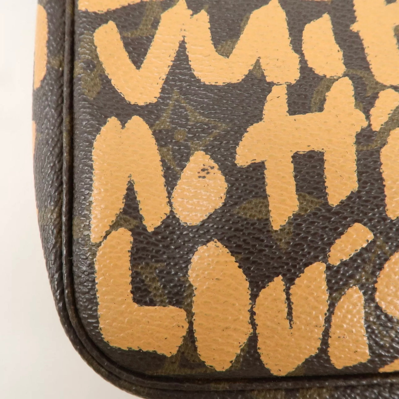 Pochette Accessories Graffiti