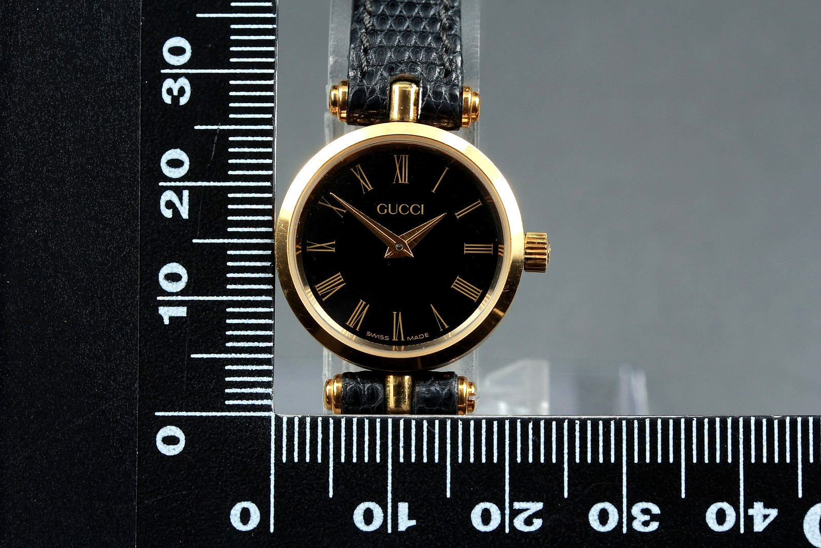 Gucci 2000L Wristwatch - Black, Leather 