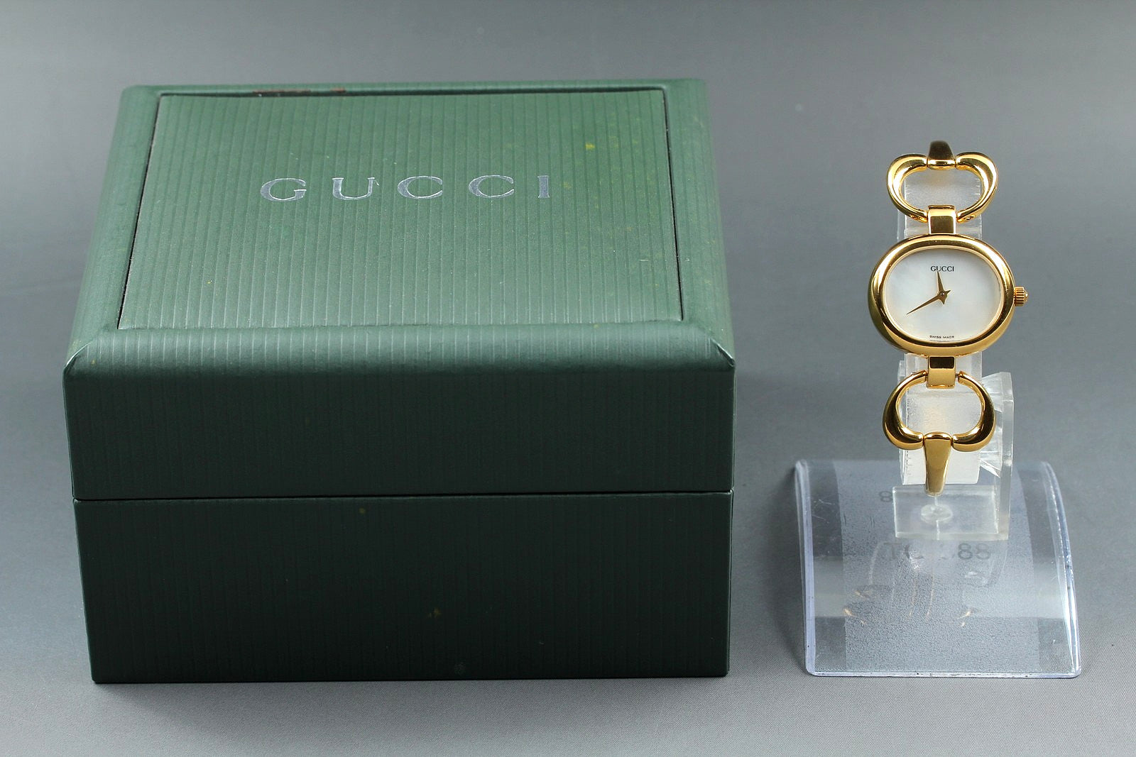 Gucci 1600 Wristwatch - White, Stainless Steel