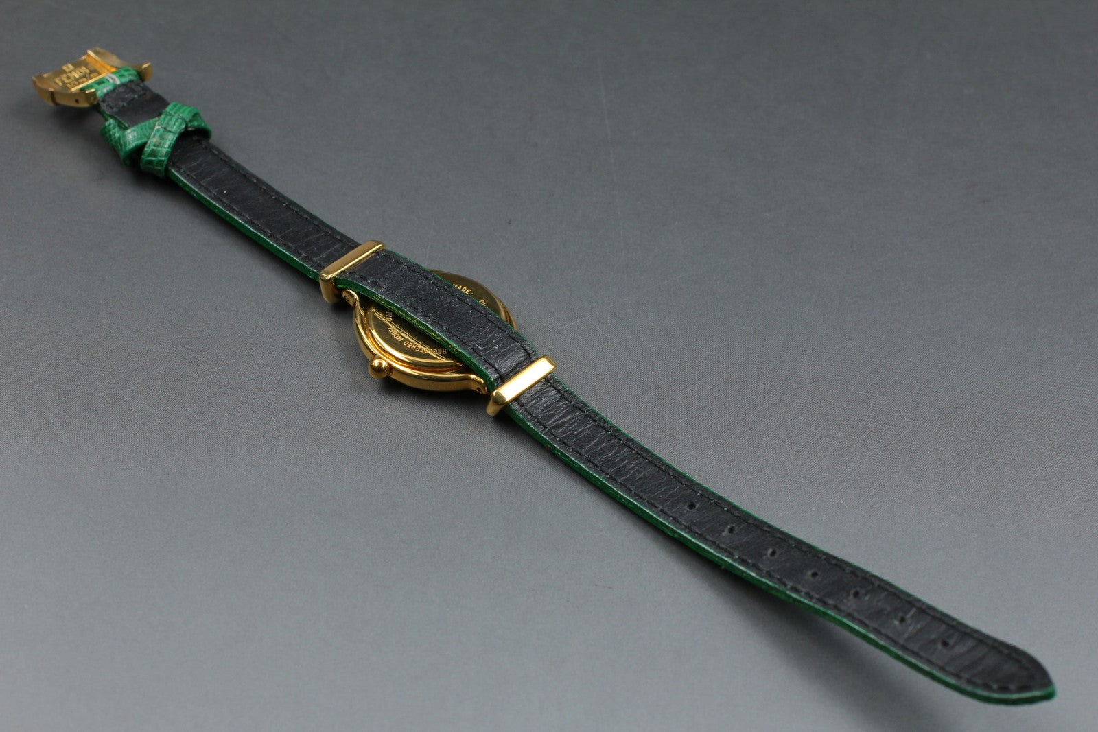 Fendi 640L Wristwatch - Gold, Stainless Steel- מגיע עם כל הרצועות!