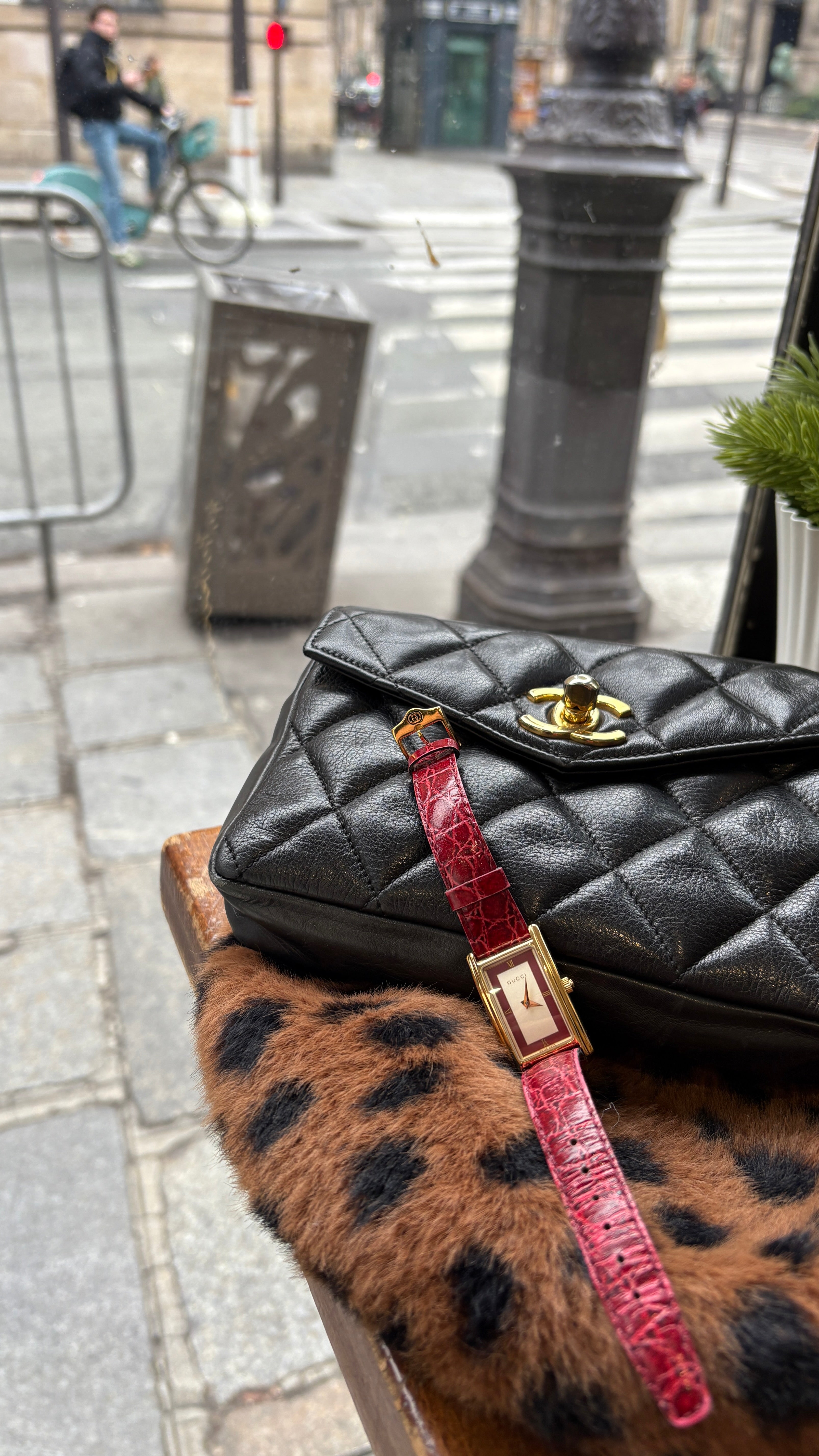 Gucci 2600L Wristwatch - Red, Leather