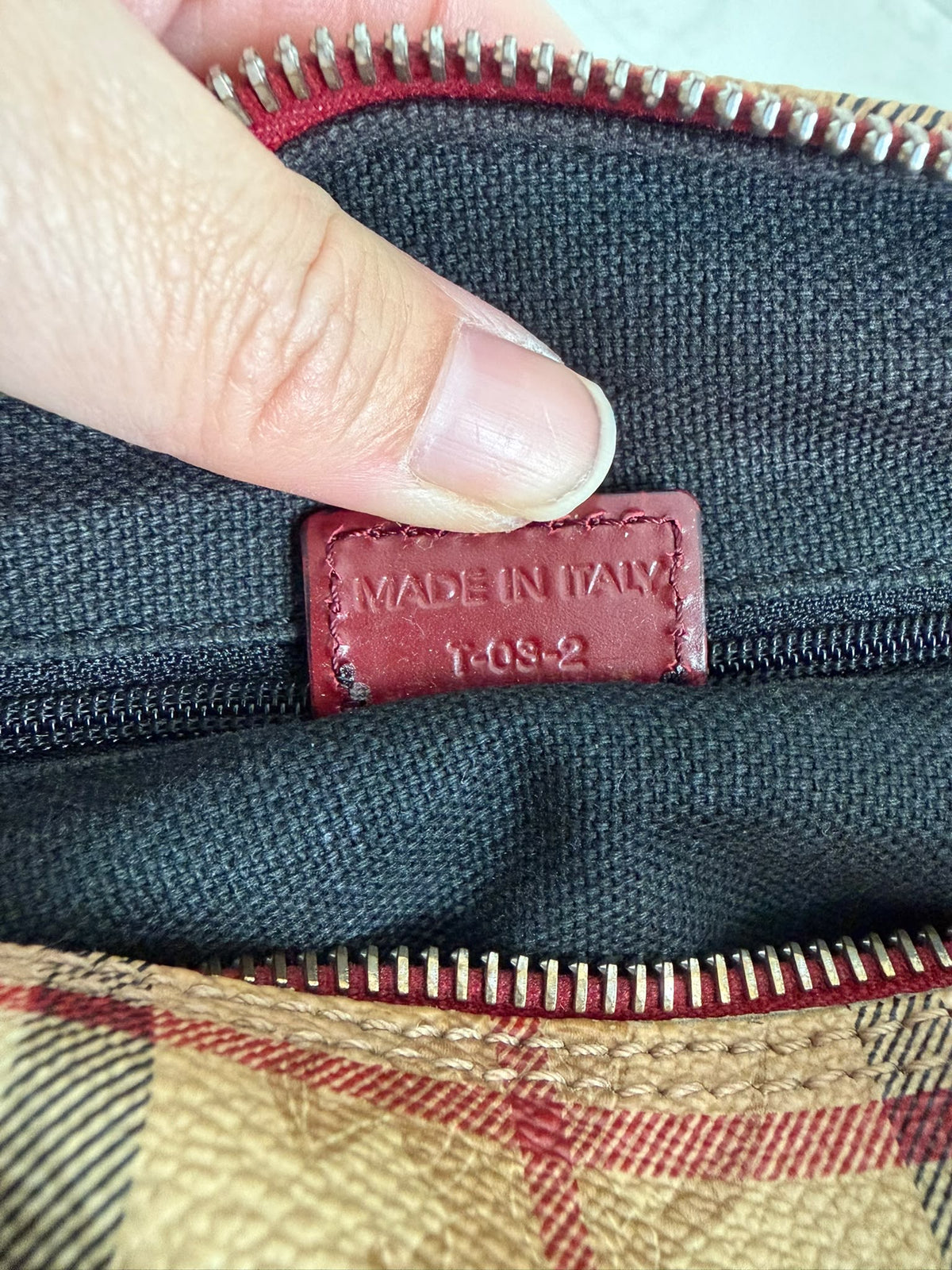 BURBERRY Nova Check Hand Bag- קשה להשגה!