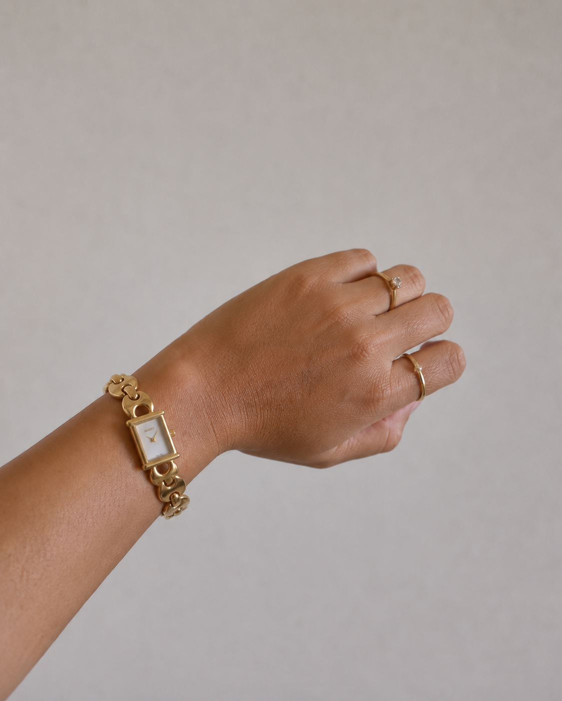 Gucci 1800L Wristwatch - Gold, Stainless Steel- מגיע עם הקופסה והרצועות!