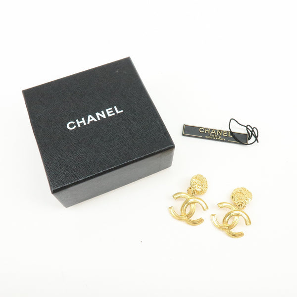 Chanel COCO Mark Plated Hammered Earrings - Gold, Plated