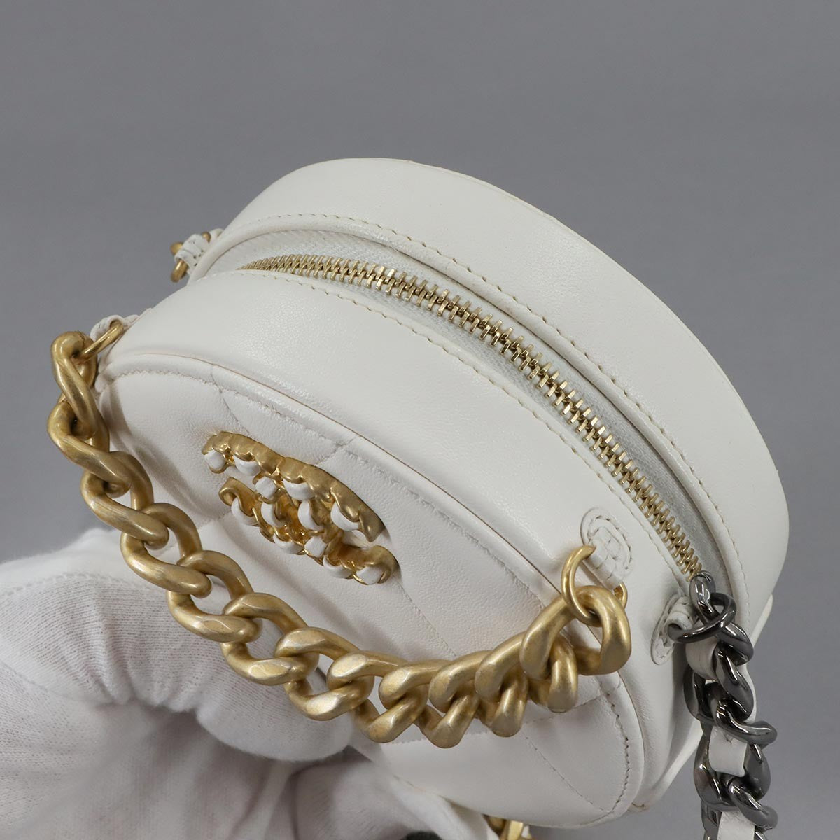 CHANEL 19 Round Clutch Chain Shoulder Bag - White, Leather