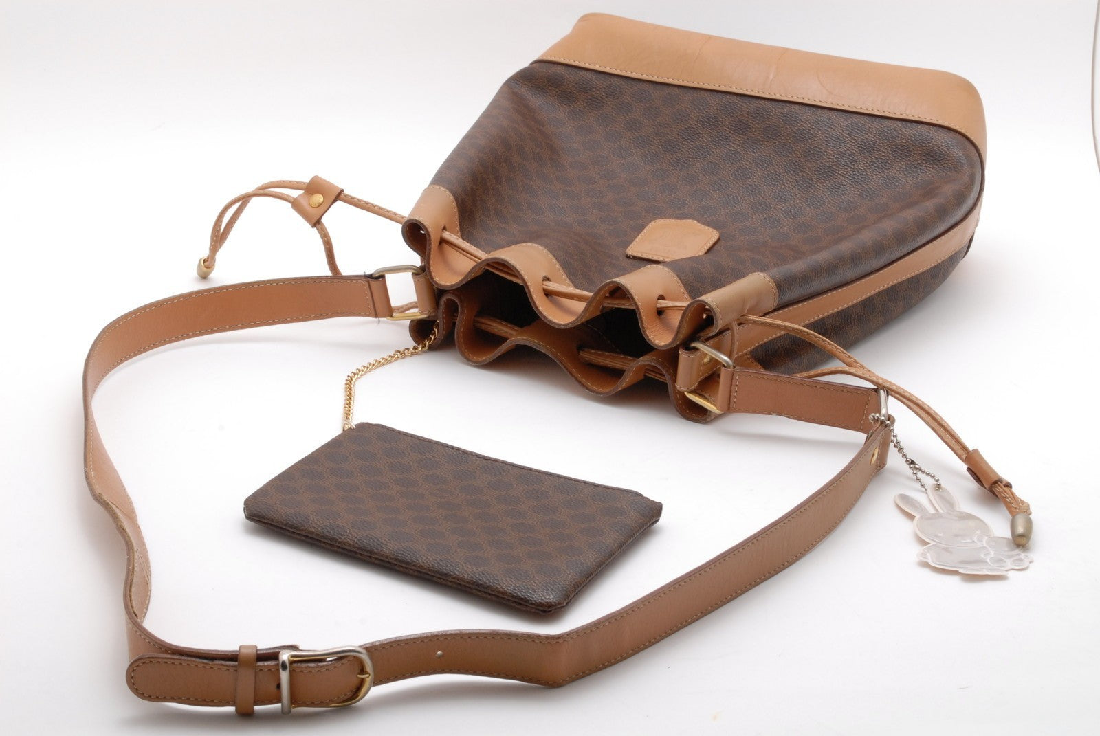 Celine Macadam Drawstring Bucket Shoulder Bag - Brown, PVC Leather מגיע עם הארנק!