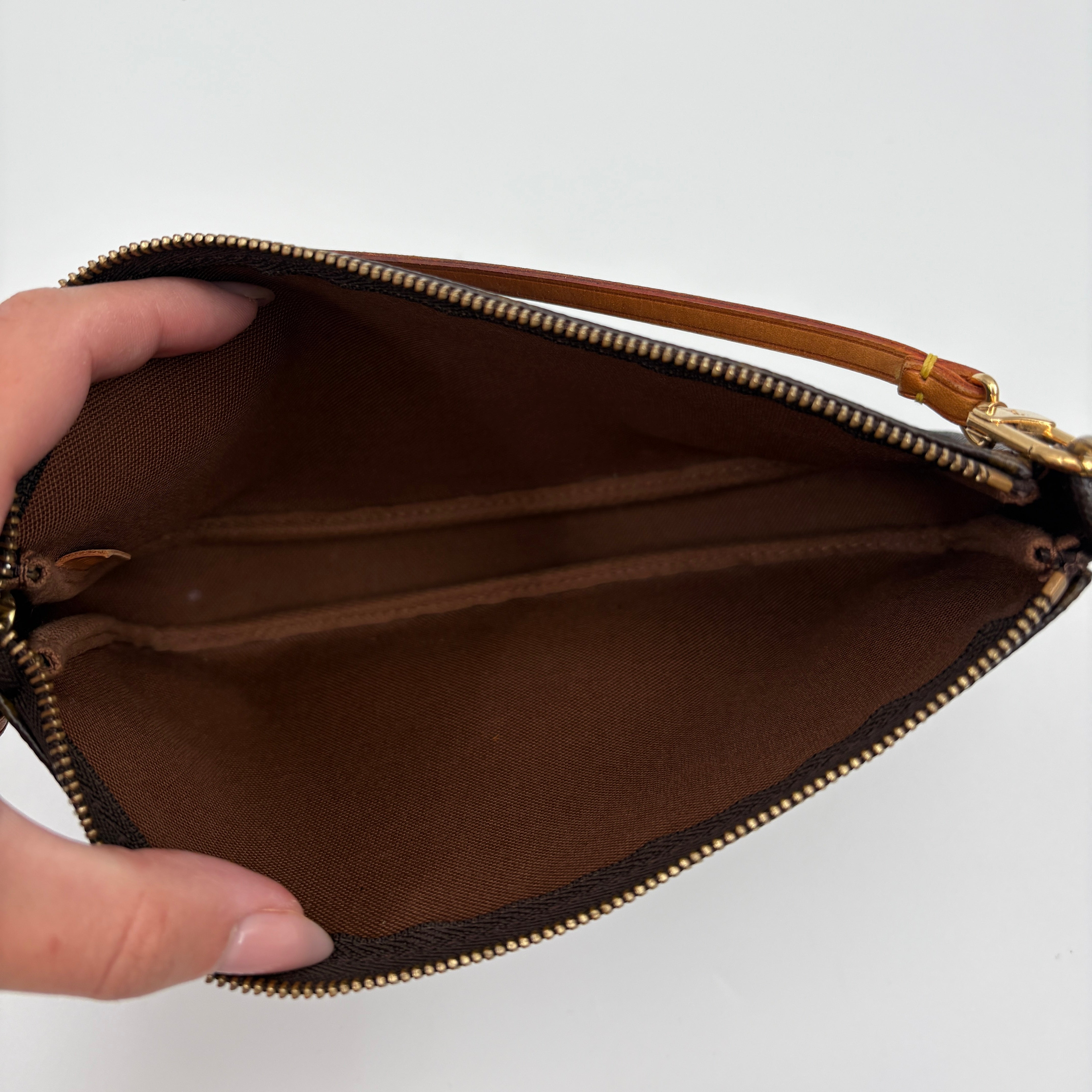 Louis Vuitton Pochette accessoires