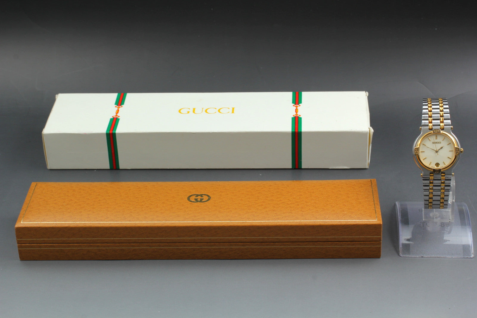 Gucci 9000M Wristwatch - Gold, Stainless Steel- קוטר 32 מ״מ