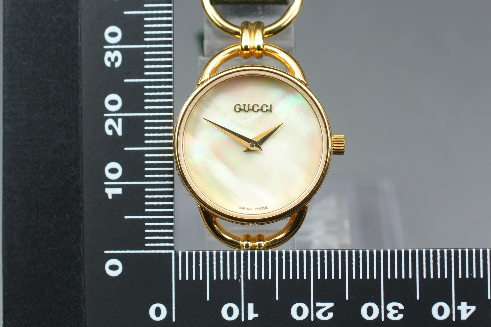 Gucci 6000.2.L Wristwatch - Gold, Stainless Steel