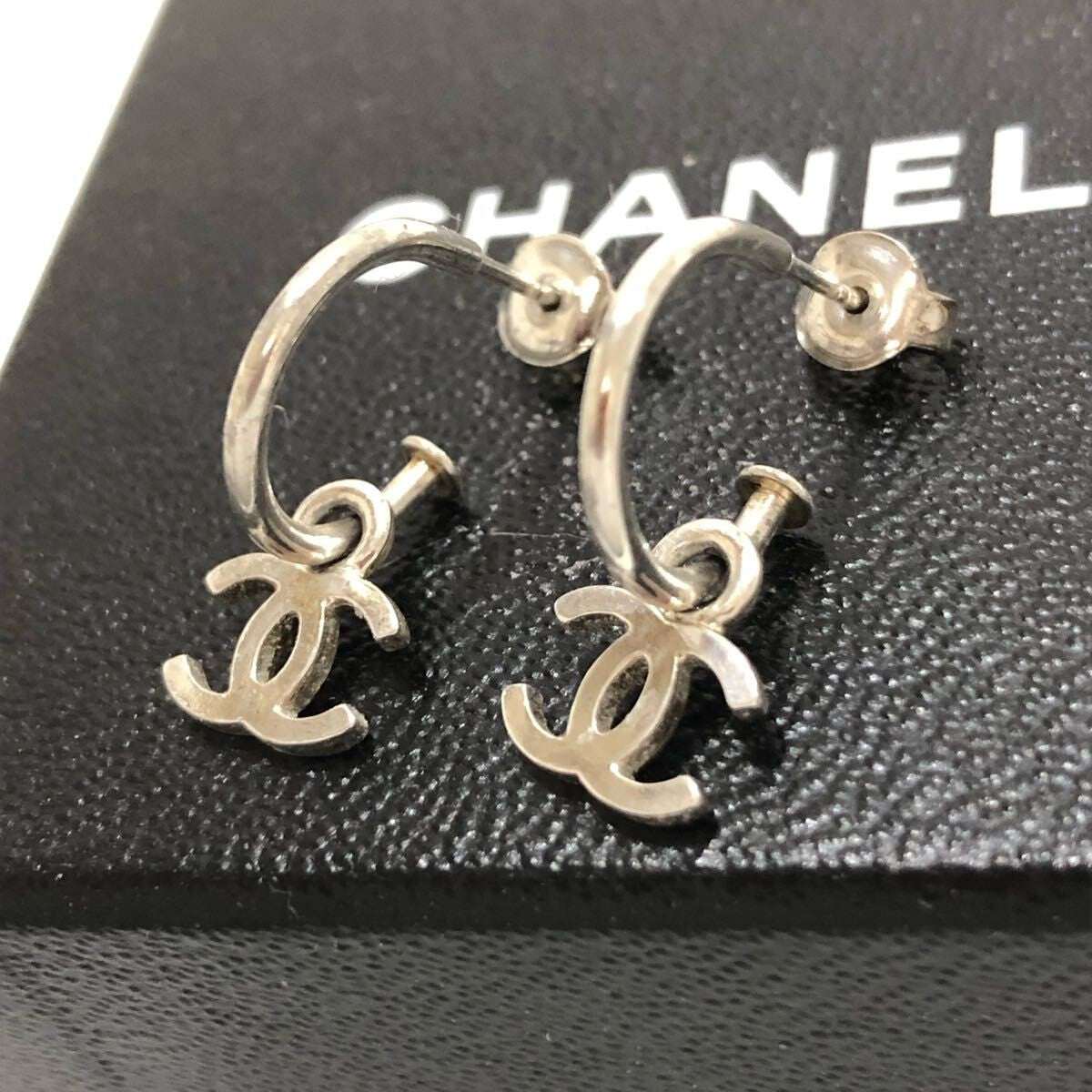 Chanel COCO Mark Piercing Hoop - Silver, Metallic