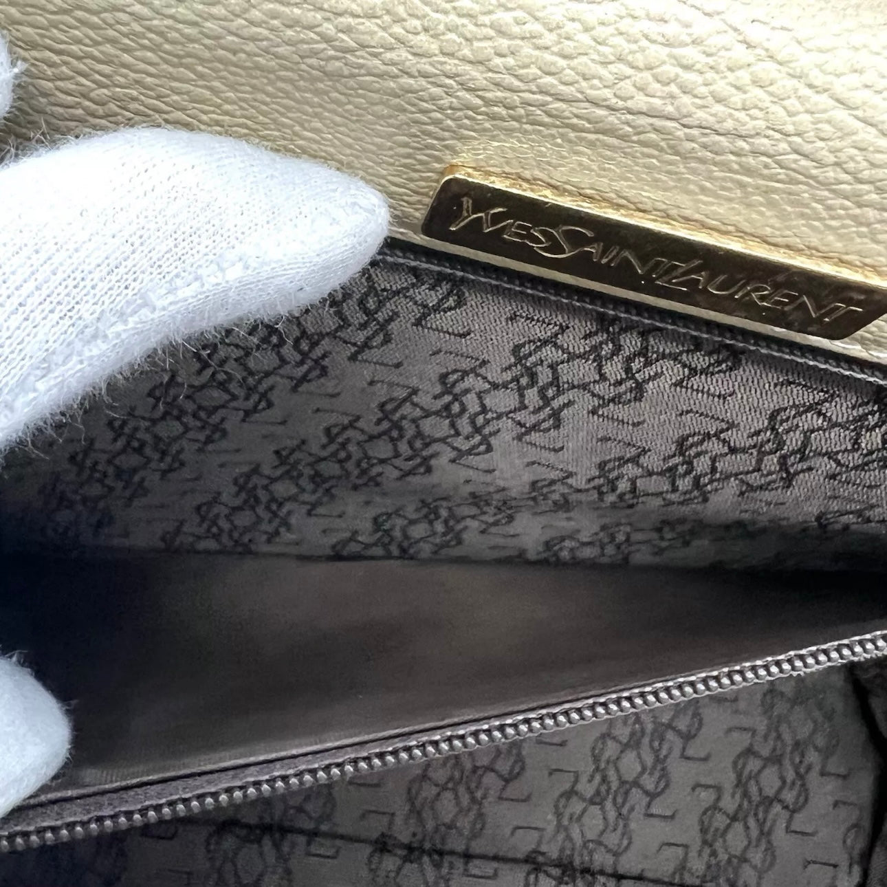 Yves Saint Laurent Shoulder Bag Leather