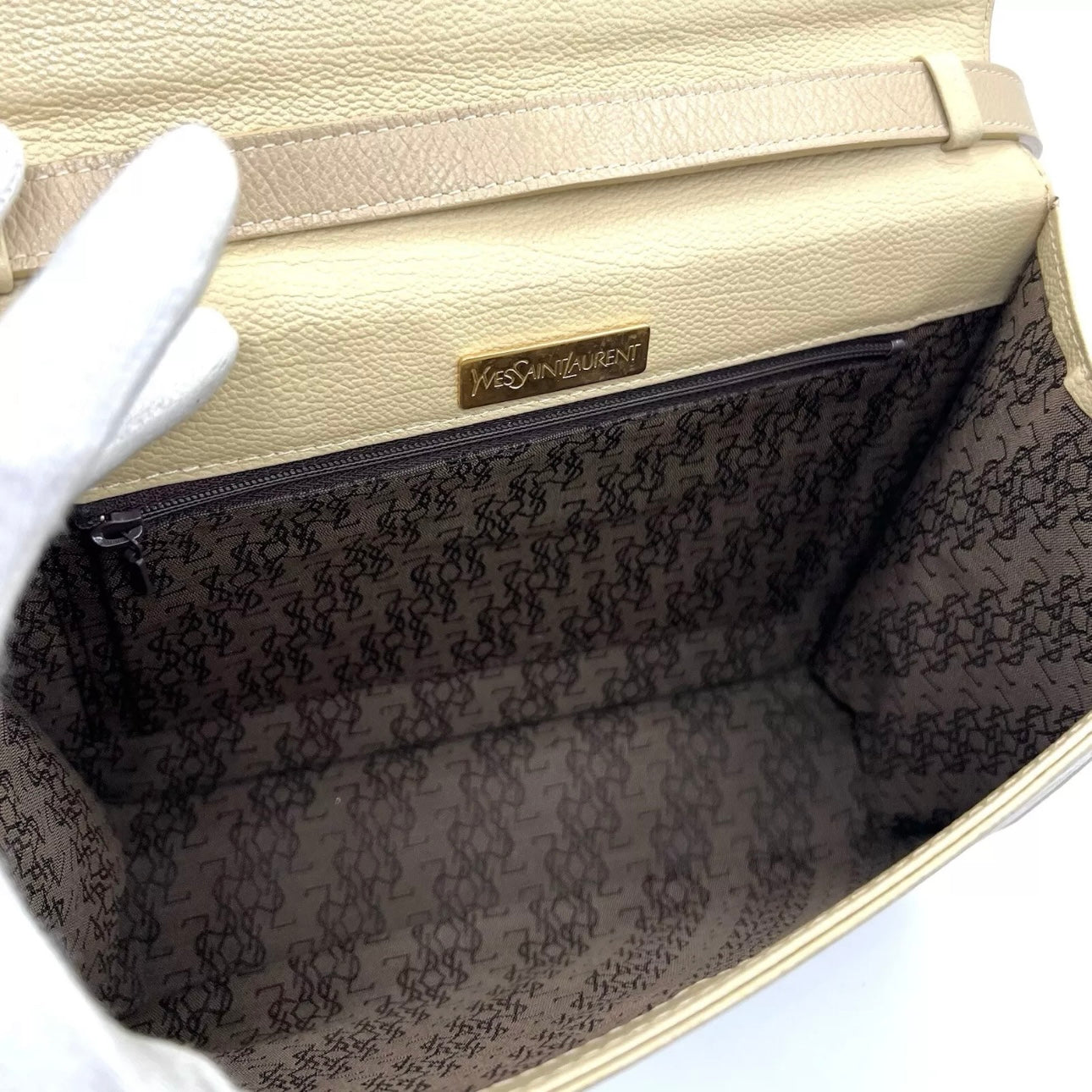 Yves Saint Laurent Shoulder Bag Leather
